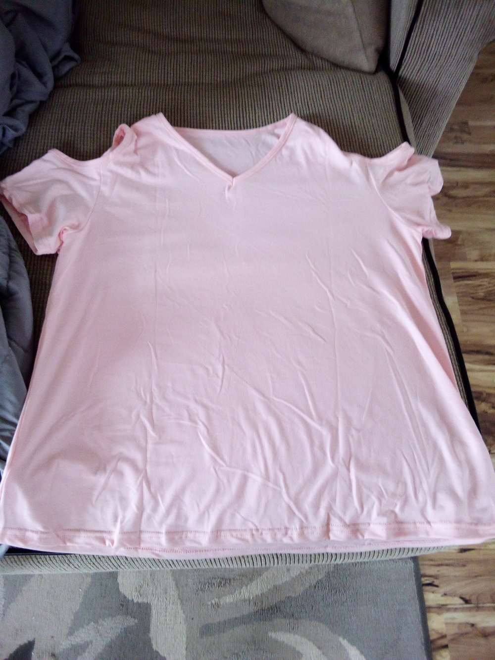 Light Pink V-Neck Short Sleeve Top
